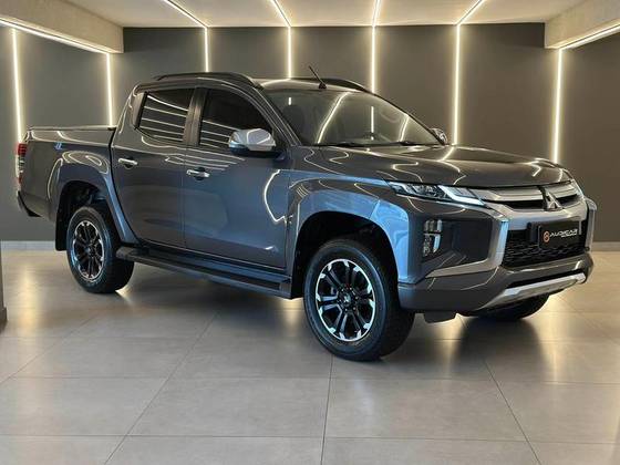 MITSUBISHI L200 TRITON 2.4 16V TURBO DIESEL SPORT HPE CD 4P 4X4 AUTOMÁTICO MITSUBISHI L200 TRITON 2.4 16V TURBO DIESEL SPORT HPE CD 4P 4X4 AUTOMÁTICO